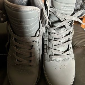 Mens 10.5 Supra skater high tops BNWOT